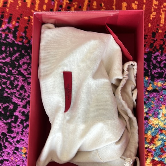 Valentino Garavani, never worn. Trademark spiked mule, black patten leather. - Picture 7 of 9